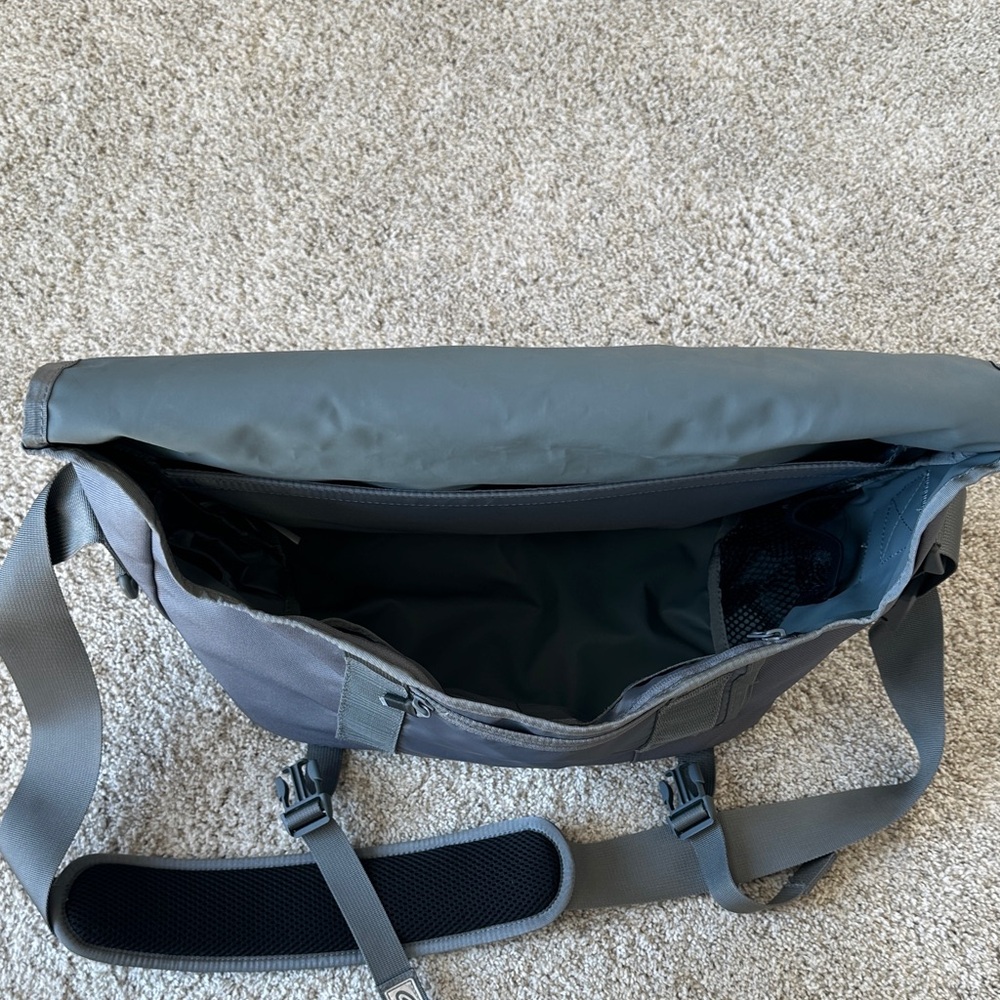 Timbuk2 Charcoal Messenger Bag - new - Picture 5 of 6